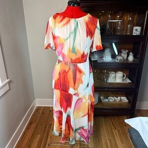 Maggy London Watercolor Short Sleeve Watercolor Floral Midi Dress Size 4 NWT